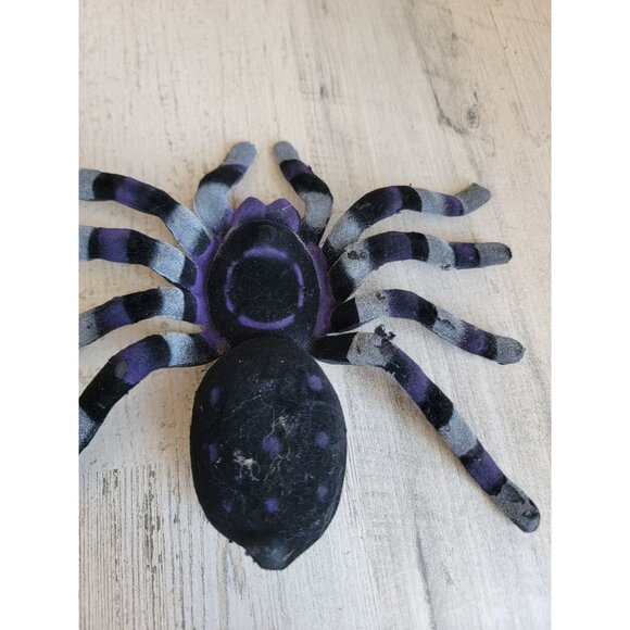 Flocked realistic scary spider purple Halloween home decor - Picture 3 of 7